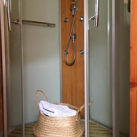 Les Jardins De Bed & Breakfast