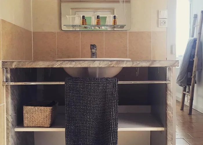 Les Jardins De Bed & Breakfast